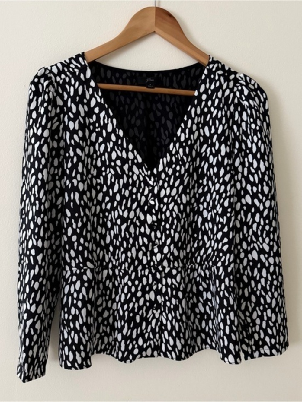 Like New 🖤J. Crew Black and White Fitted Buttoned Blouse